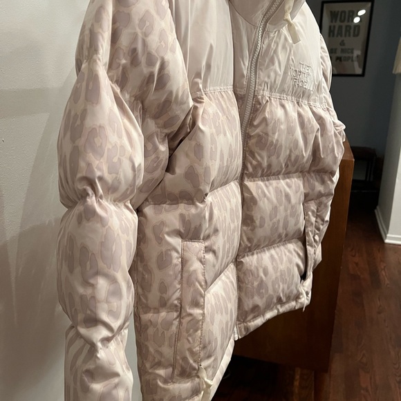 The North Face Retro Nuptse leopard jacket size S (like new) - Picture 3 of 10